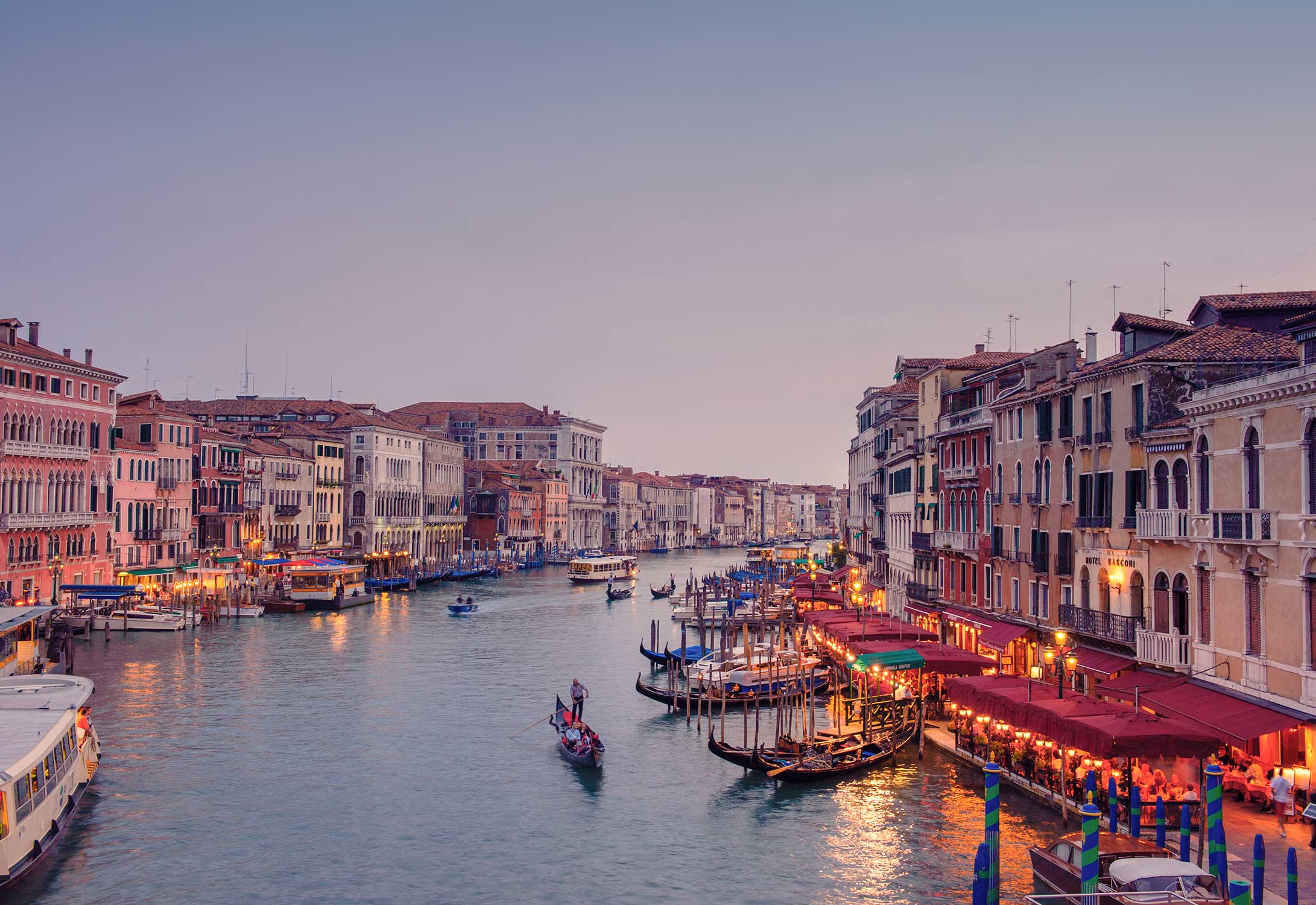 058Italy10VeniceCanal