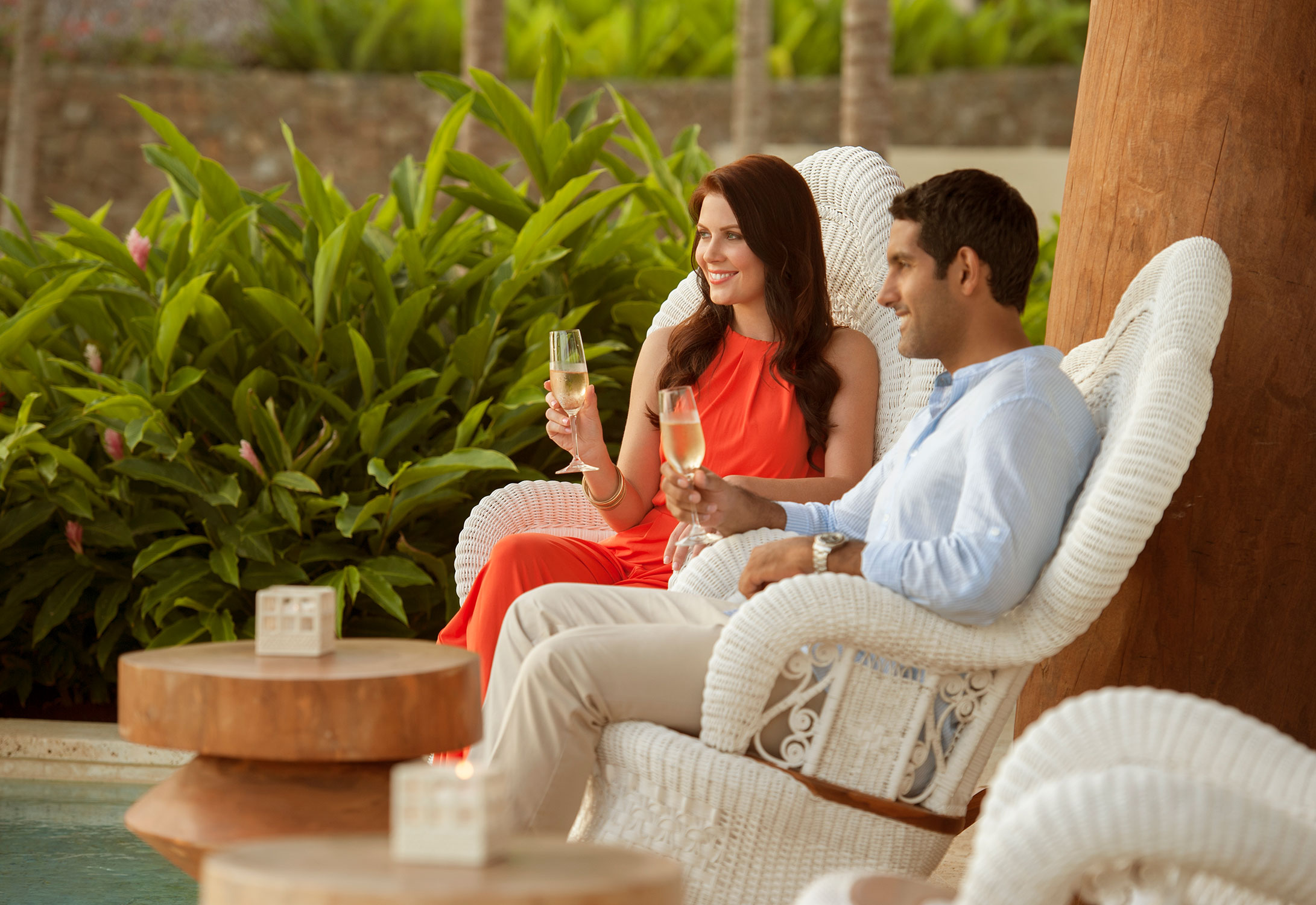 071LifestyleCoupleMainPalapa