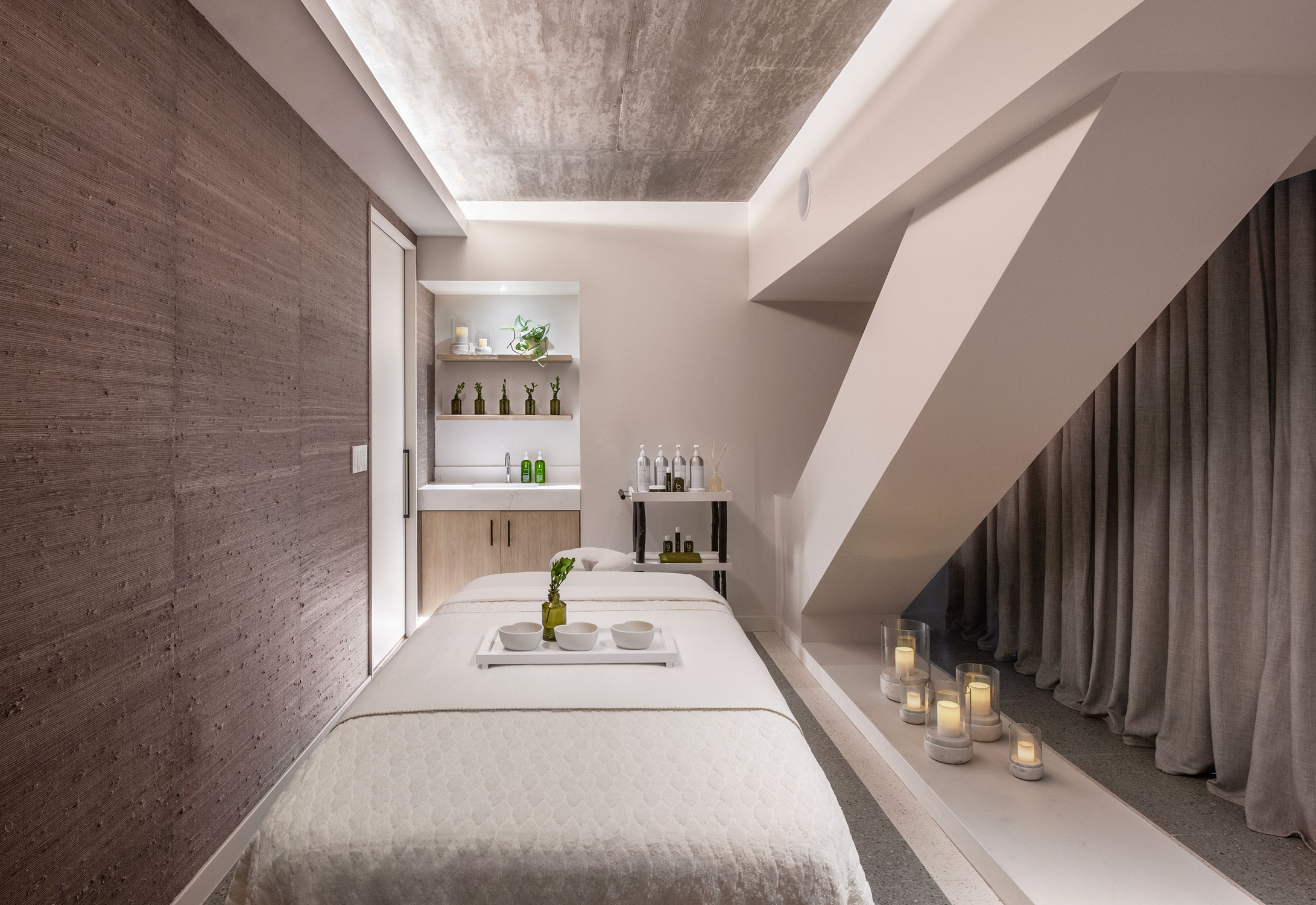 1-Hotel-Spa-Treatment-Room-1Web