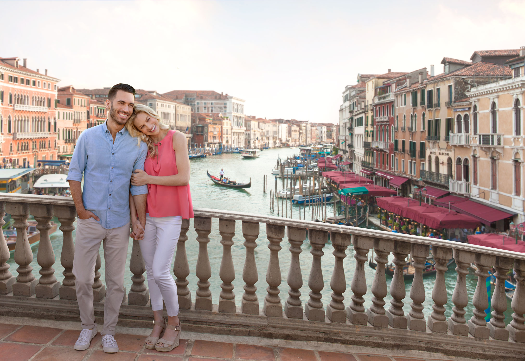 AVABLU-Grand-Canal-Venice-couple-lifestyle-web