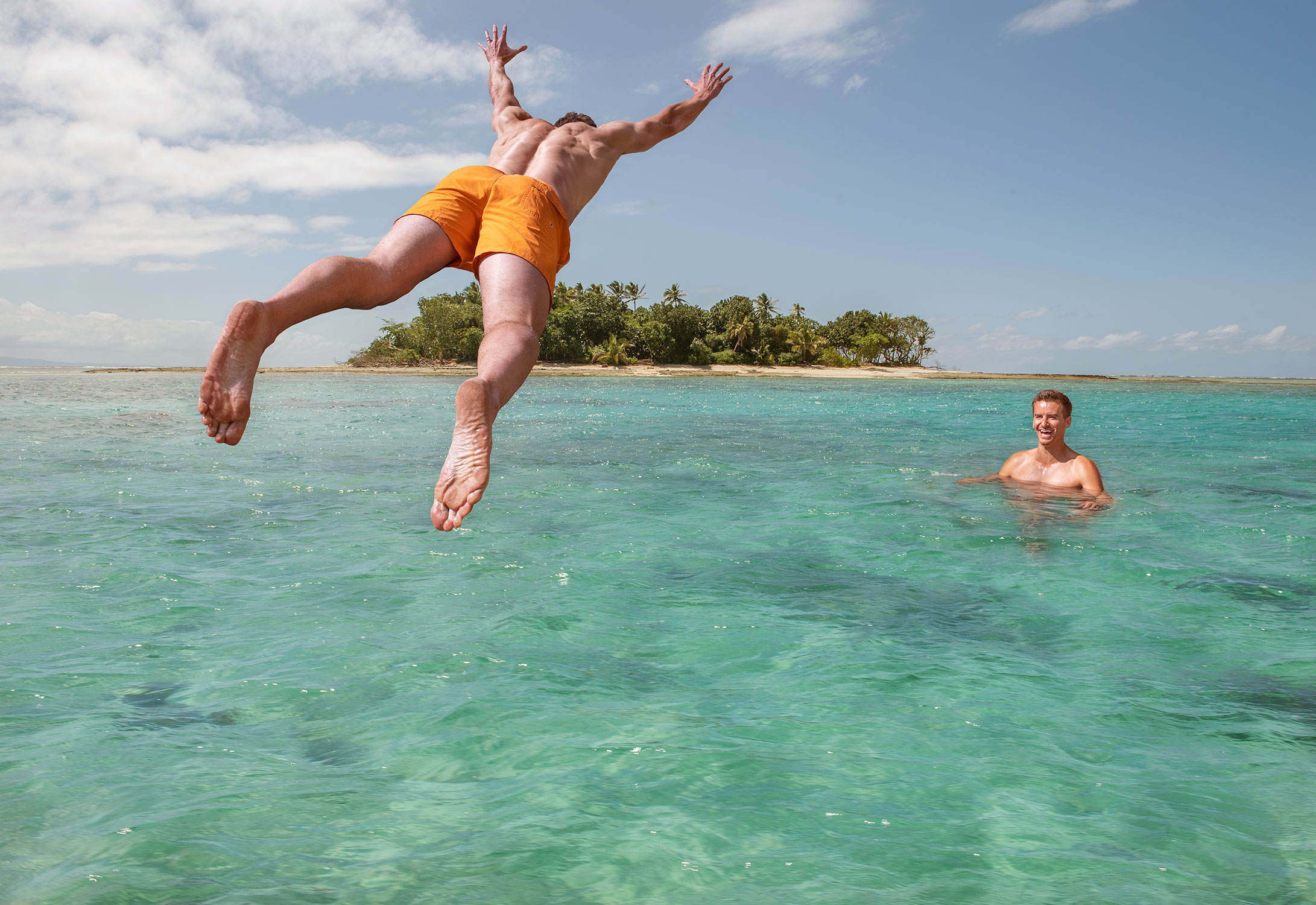 AVABLU-gay-lifestyle-beach-web