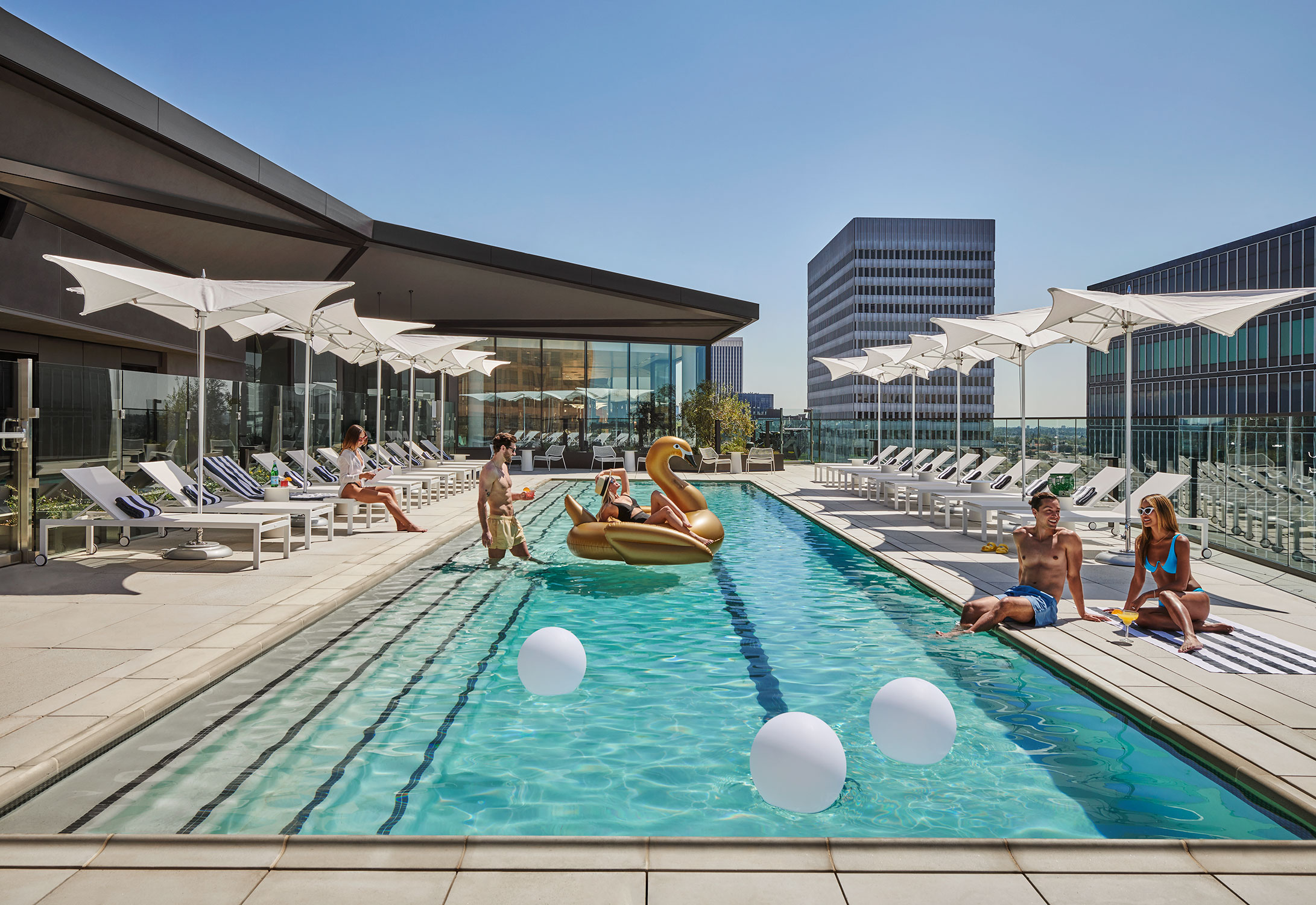 NMS-LA-JOLLA-SHOT-hotel-pool-lifestyle